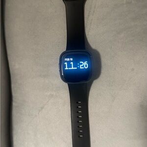 Smart Fitness Watch - Fitbit Versa 4